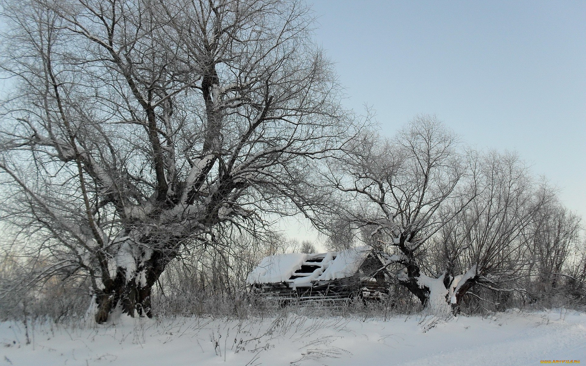 заброшеный домик под снегом обои